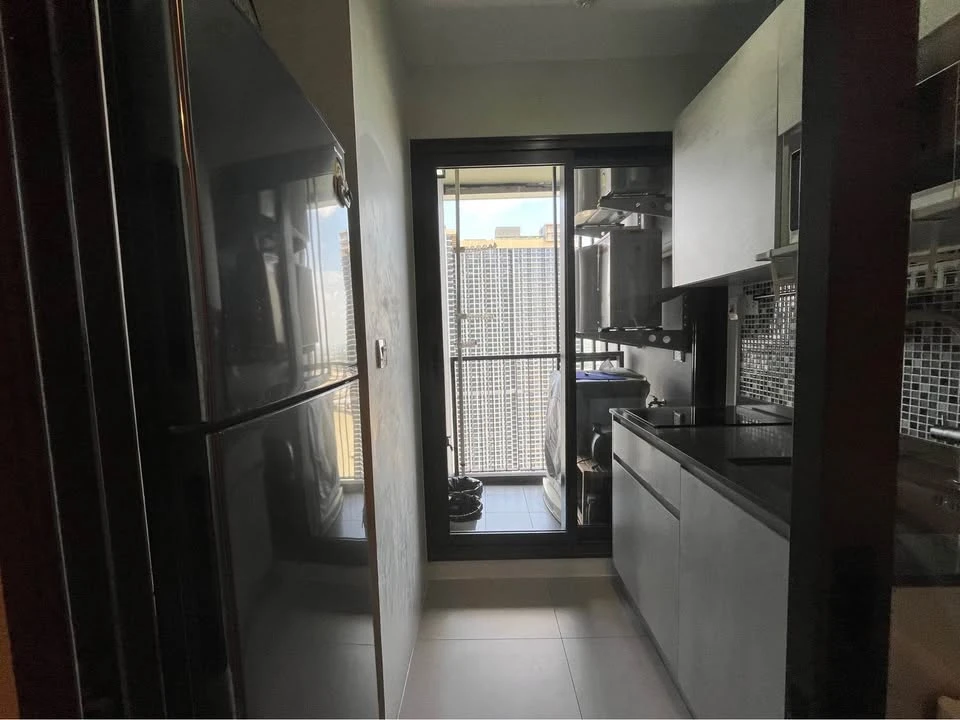 For rent: Riverside condo, The Politan Aqua, corner room, bedroom wall not attached to other rooms, quiet and private, book now.