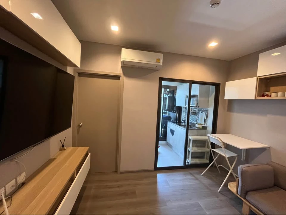 For rent: Riverside condo, The Politan Aqua, corner room, bedroom wall not attached to other rooms, quiet and private, book now.