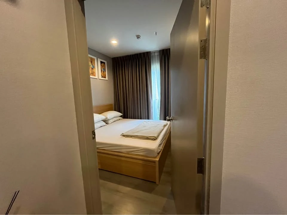 For rent: Riverside condo, The Politan Aqua, corner room, bedroom wall not attached to other rooms, quiet and private, book now.