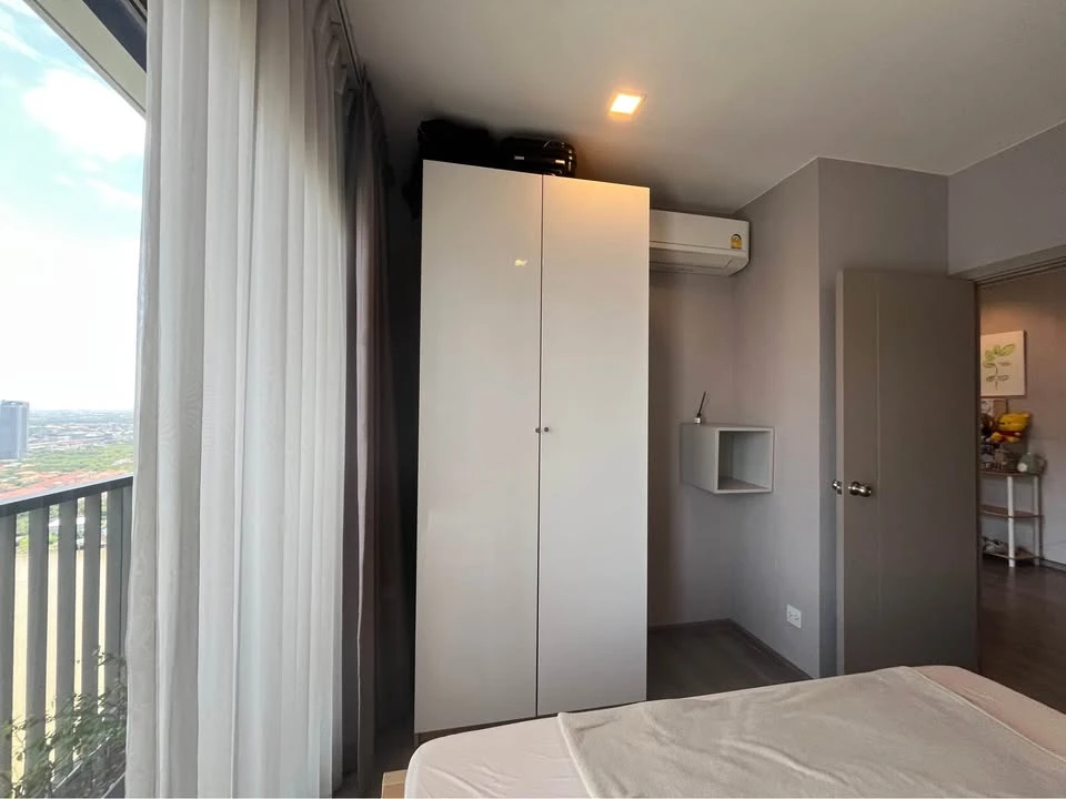 For rent: Riverside condo, The Politan Aqua, corner room, bedroom wall not attached to other rooms, quiet and private, book now.