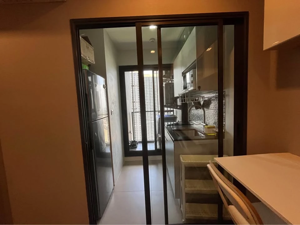 For rent: Riverside condo, The Politan Aqua, corner room, bedroom wall not attached to other rooms, quiet and private, book now.