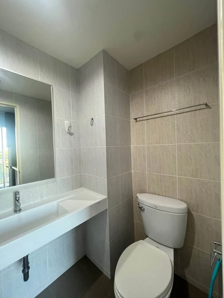 For rent or sell: Lumpini Mix Condo Theparak-Srinakarin, separate rooms, great price, hurry and reserve now.