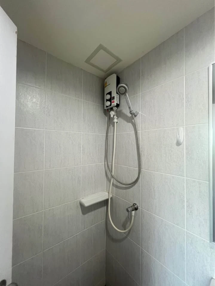 For rent or sell: Lumpini Mix Condo Theparak-Srinakarin, separate rooms, great price, hurry and reserve now.