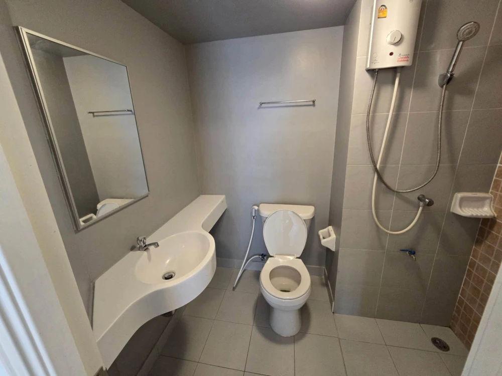 Lumpini Township Rangsit-Khlong 1 condo for rent. Pleasant living space, full amenities, and a great price—book now so you don't miss out!