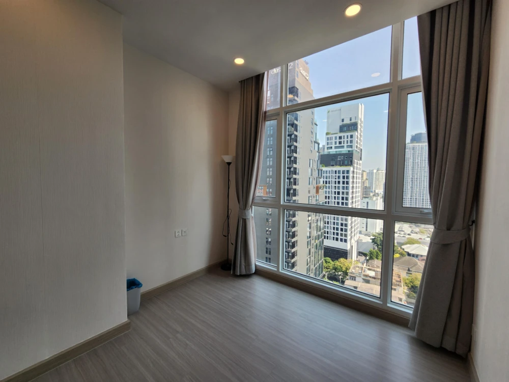 For rent: Supalai Premier Si Phraya-Samyan condo. Ready to move in, high floor, spacious and comfortable, perfect for a family. Book now!