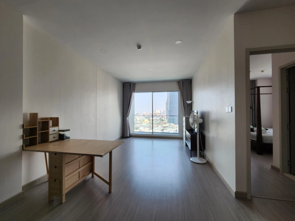 For rent: Supalai Premier Si Phraya-Samyan condo. Ready to move in, high floor, spacious and comfortable, perfect for a family. Book now!