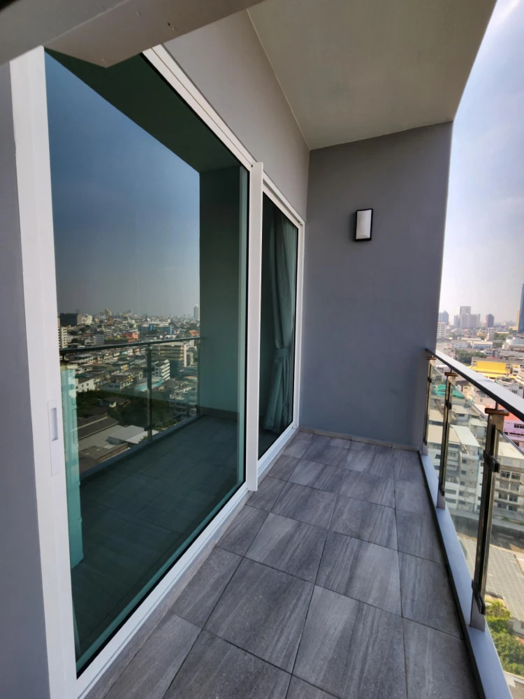 For rent: Supalai Premier Si Phraya-Samyan condo. Ready to move in, high floor, spacious and comfortable, perfect for a family. Book now!