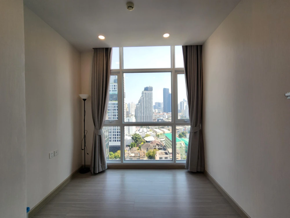 For rent: Supalai Premier Si Phraya-Samyan condo. Ready to move in, high floor, spacious and comfortable, perfect for a family. Book now!