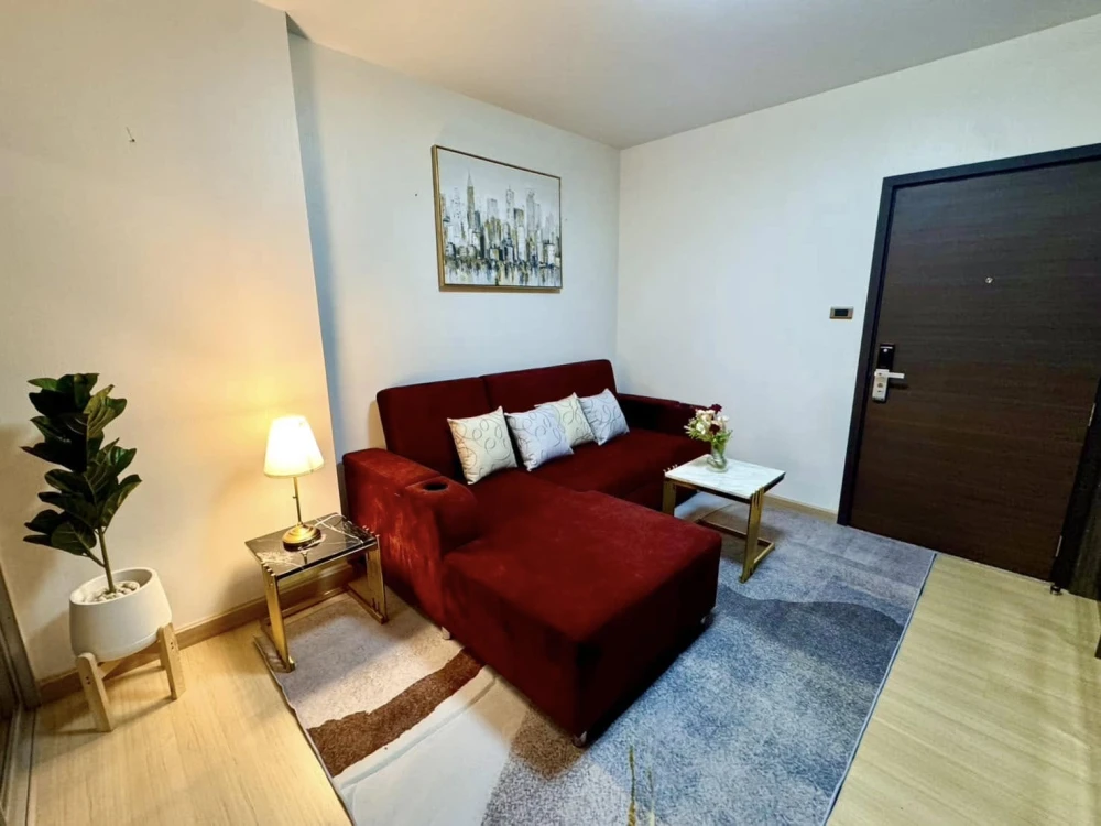 Condo for rent Supalai Veranda Rama 9, beautifully decorated room, built-in furniture throughout the room. You'll regret not booking it.