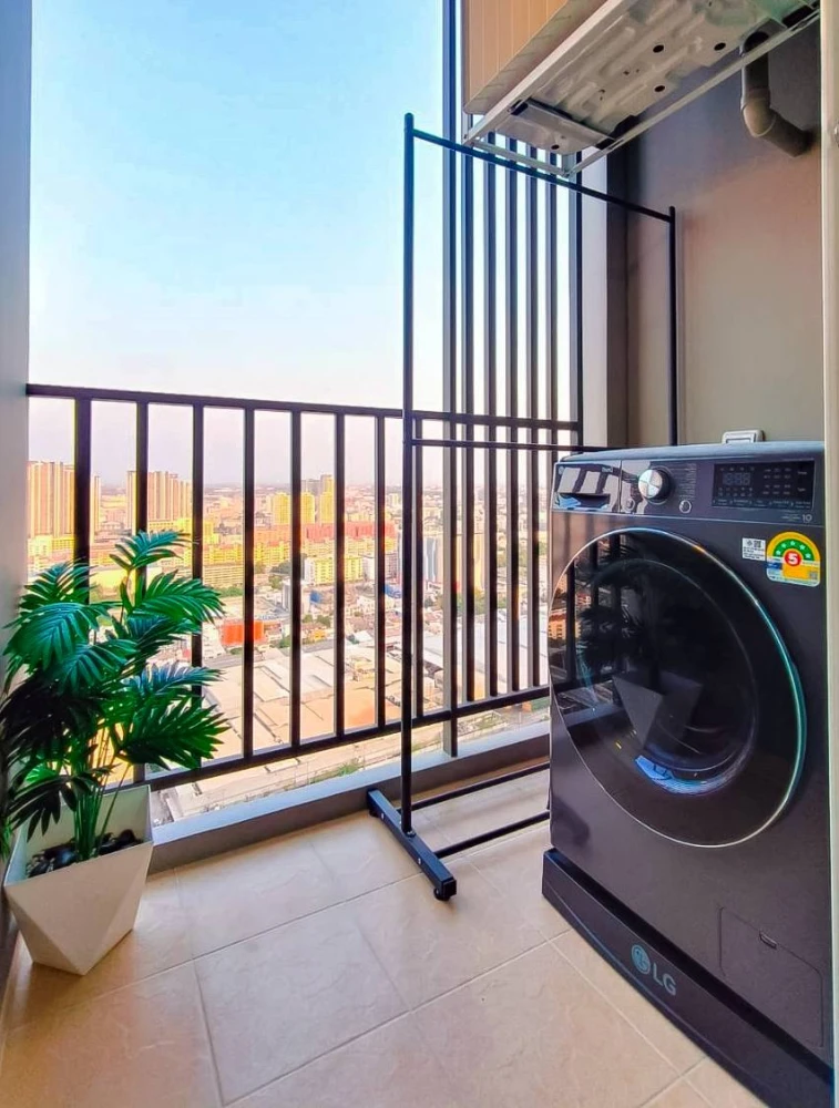 Condo for rent Supalai Veranda Ramkhamhaeng, 31st floor, high view, comes with a very good price, you must not miss it.