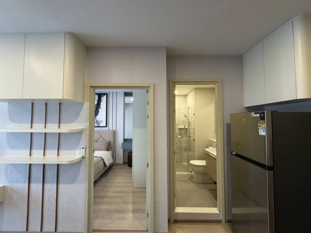 For rent: Luxury condo Life Rama 4 - Asoke, 1 bedroom, 1 bathroom, 16th floor, beautiful city view, complete here, come and reserve now.