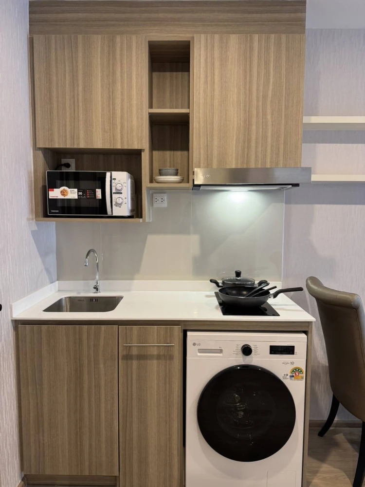 For rent: Luxury condo Life Rama 4 - Asoke, 1 bedroom, 1 bathroom, 16th floor, beautiful city view, complete here, come and reserve now.