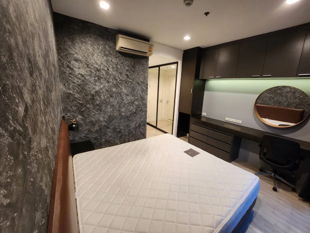 Luxury river view condo for rent, Star View, decorated with gorgeous wallpaper and fully equipped with amenities! Reserve now!!