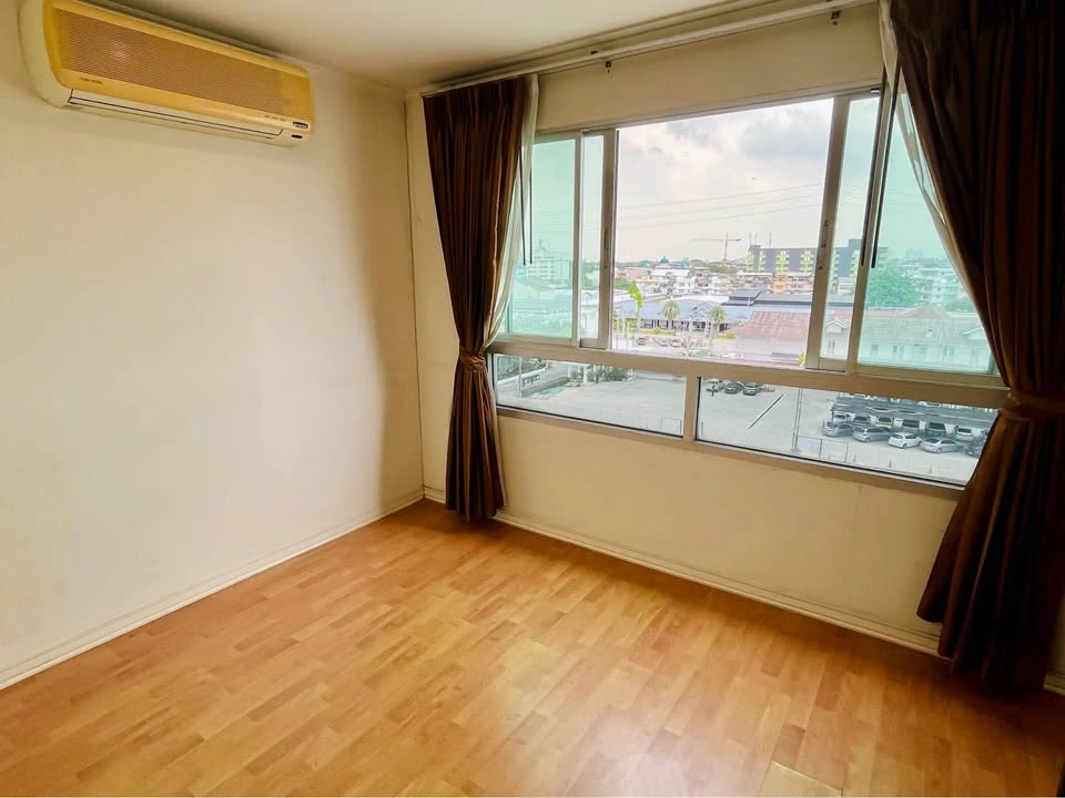 For rent: Corner condo unit at Lumpini Ville Cultural Center, unobstructed view, fully furnished. Just bring your belongings and move in.