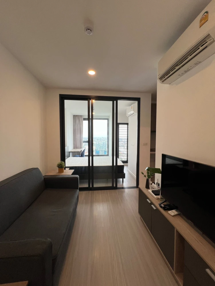 Condo for rent, Denim Chatuchak. The unit is partitioned into separate, well-defined zones. Come and reserve yours now! Don't miss out!