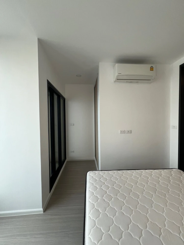 Condo for rent, Denim Chatuchak. The unit is partitioned into separate, well-defined zones. Come and reserve yours now! Don't miss out!