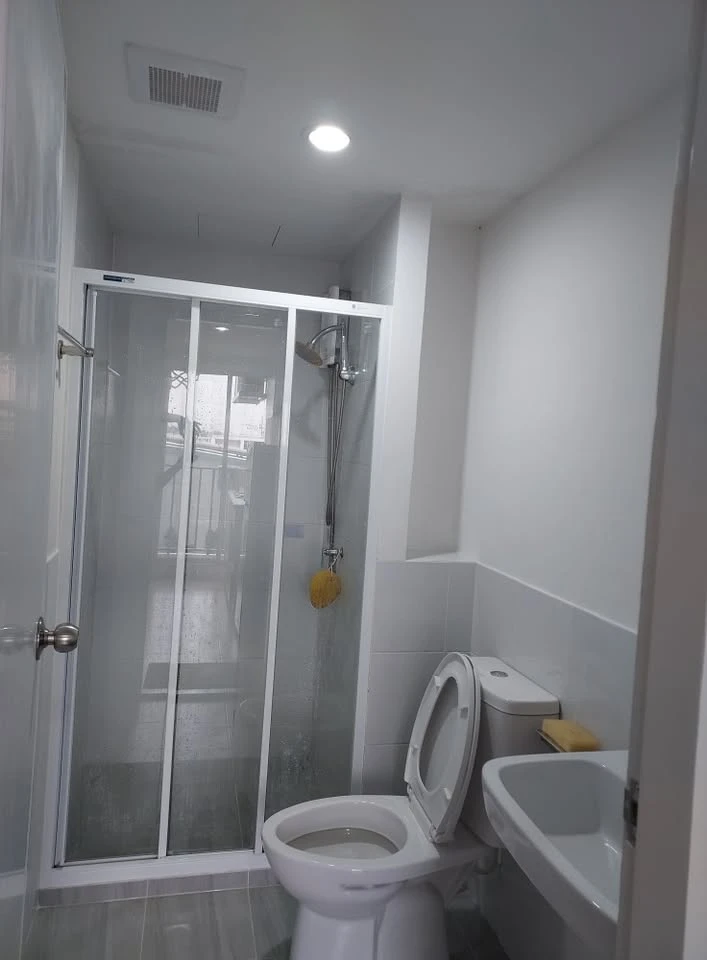 For rent: Sena Kit Condo, Chalong Krung-Lat Krabang, separate rooms, fully furnished, electrical appliances, book now.