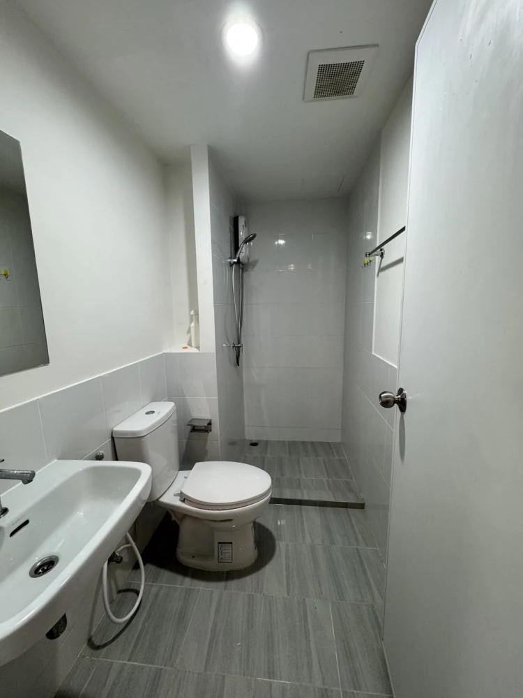 Condo for rent, Sena Kit Chalong Krung-Lat Krabang, ready to move in, fully furnished, hurry and reserve now, this price is hard to find.