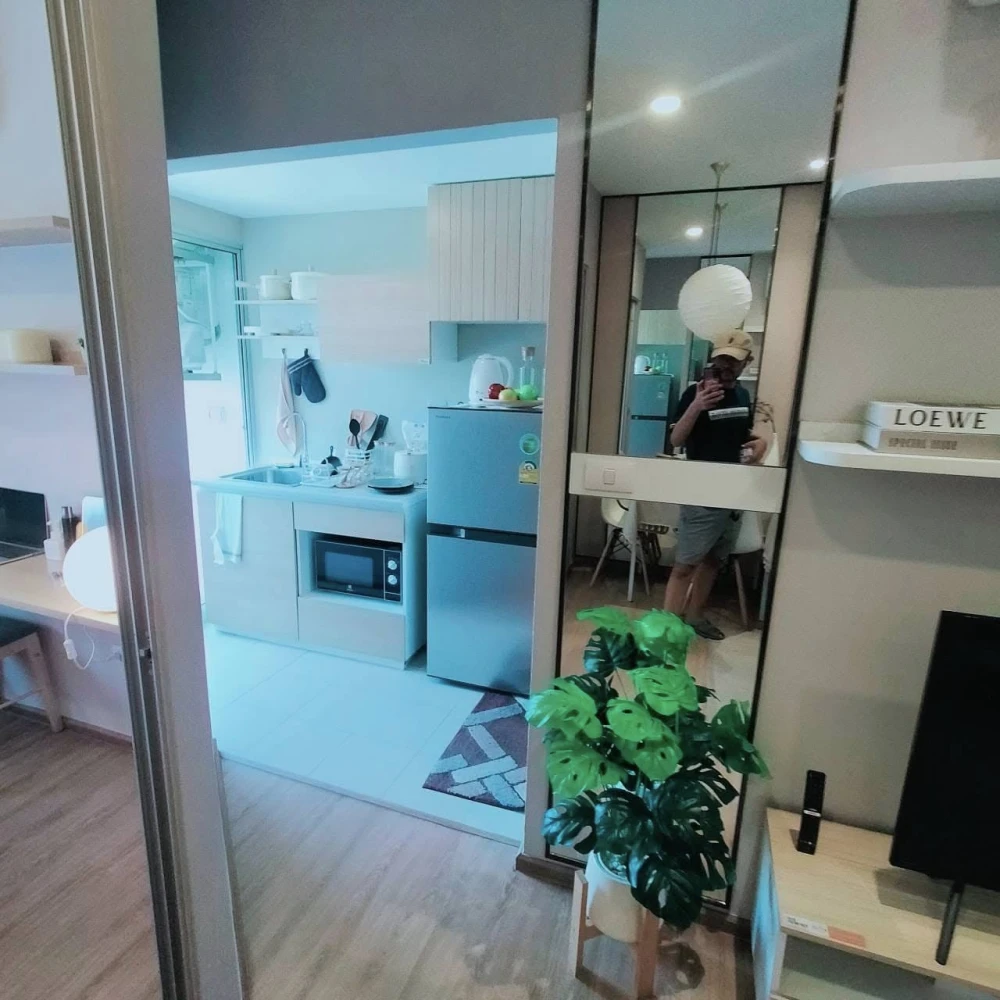 For rent: Sena Kit Condo Bangna Km. 29, decorated room, nice to live in, complete with furniture and electrical appliances. Hurry and reserve now.