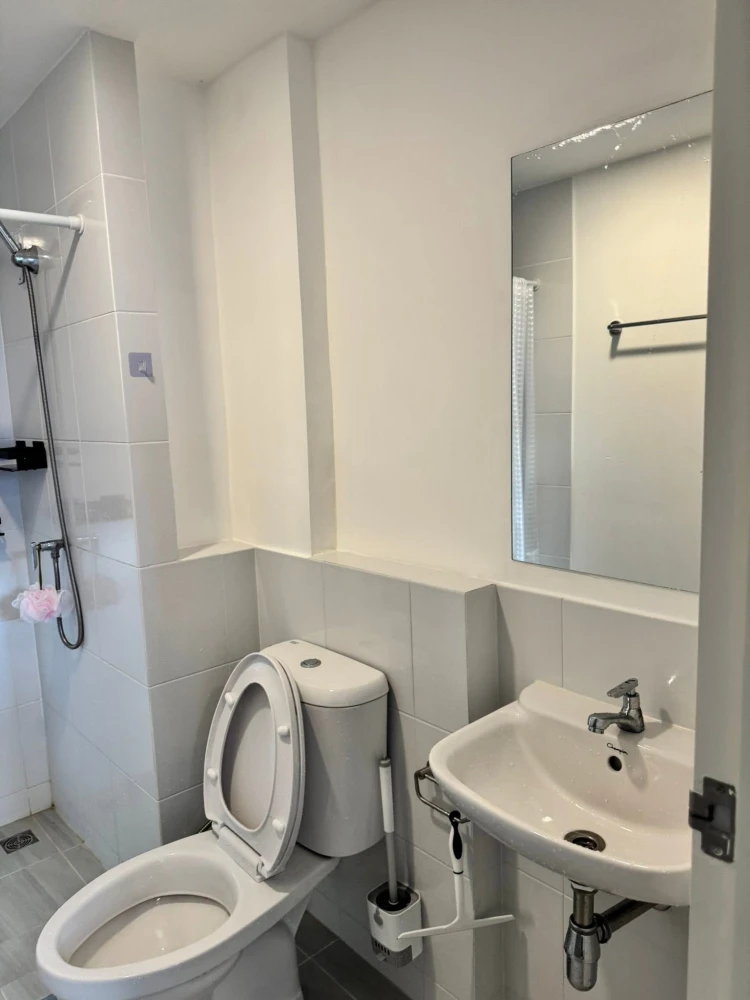 For rent: Sena Kit Theparak - Bang Bo Condo, Phase 2. Rooms are clearly partitioned. Amazing price! Book now! Don't wait!