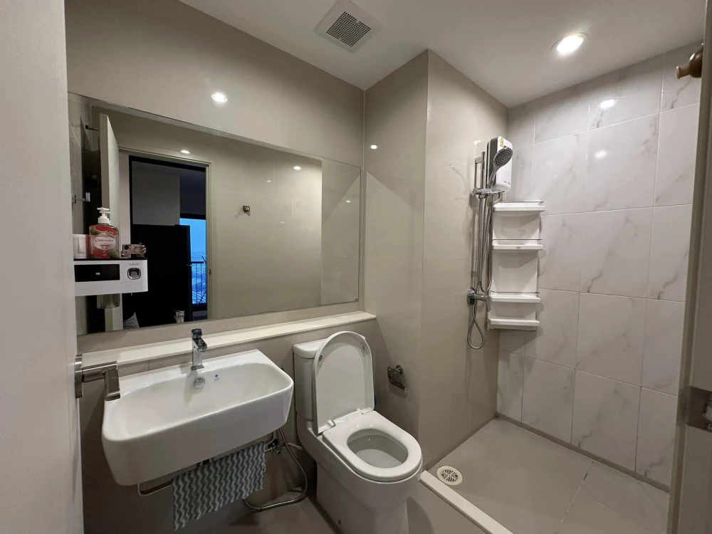 For rent: Condo Aspire Erawan Prime, well-separated rooms, great price, come and reserve today.