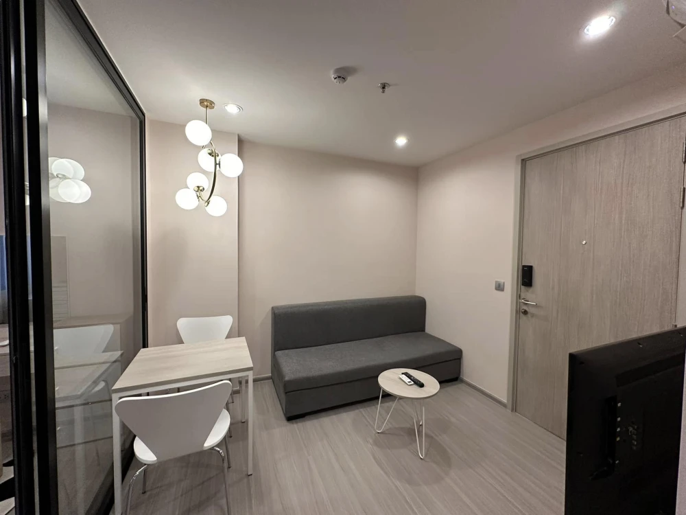 For rent: Condo Aspire Erawan Prime, well-separated rooms, great price, come and reserve today.