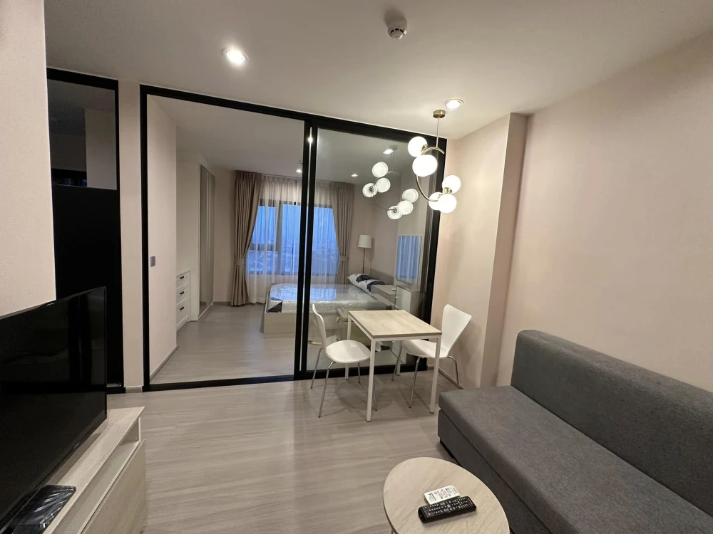 For rent: Condo Aspire Erawan Prime, well-separated rooms, great price, come and reserve today.