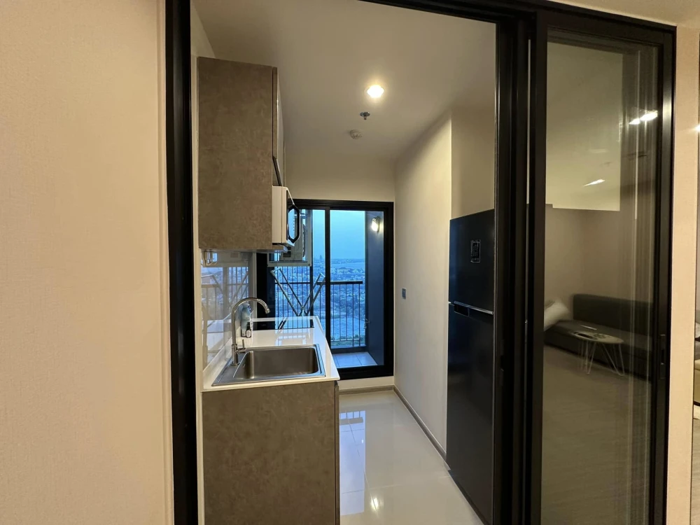 For rent: Condo Aspire Erawan Prime, well-separated rooms, great price, come and reserve today.