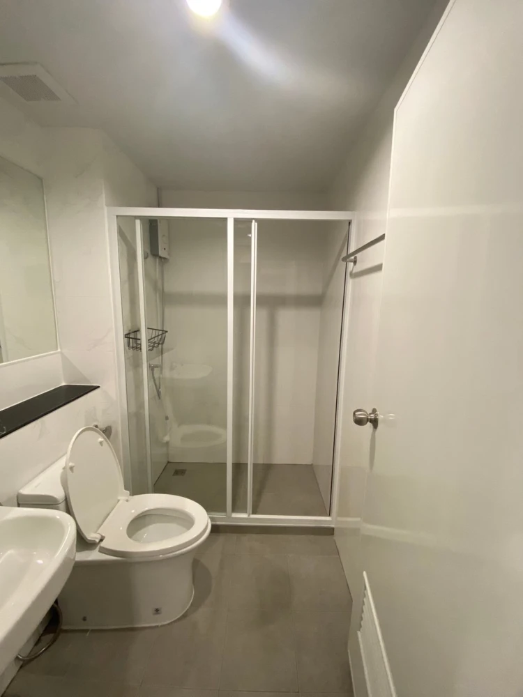 For rent, new condo, Reach Phaholyothin, 52 nice rooms, cute price, easy to travel, don't wait, book now.