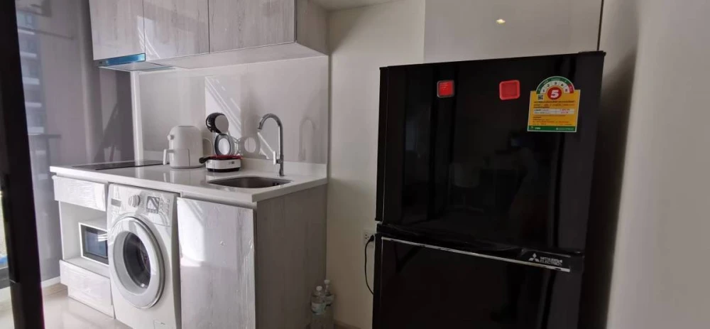For rent!! Life Asoke Condo, Building N, 16th floor, beautifully decorated, great price, ready to move in! Reserve now!!