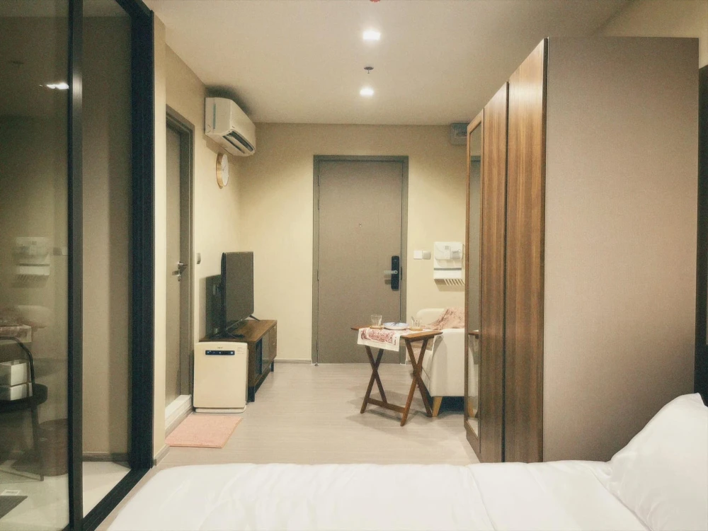 For rent: Condo Life Asoke Hype, studio room, 35th floor, high view, complete here, just come with your belongings and you can move in.