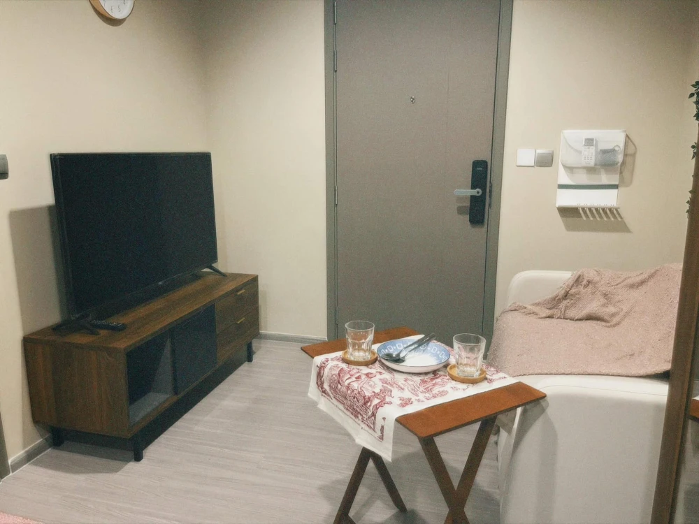 For rent: Condo Life Asoke Hype, studio room, 35th floor, high view, complete here, just come with your belongings and you can move in.