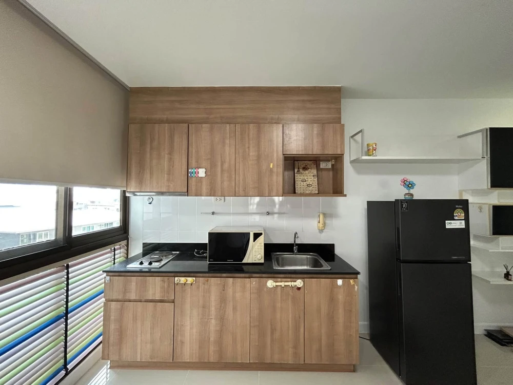 For Rent: Ideo Sathorn-Taksin Condo. Spacious and comfortable living with ample usable space and full amenities. Book now!