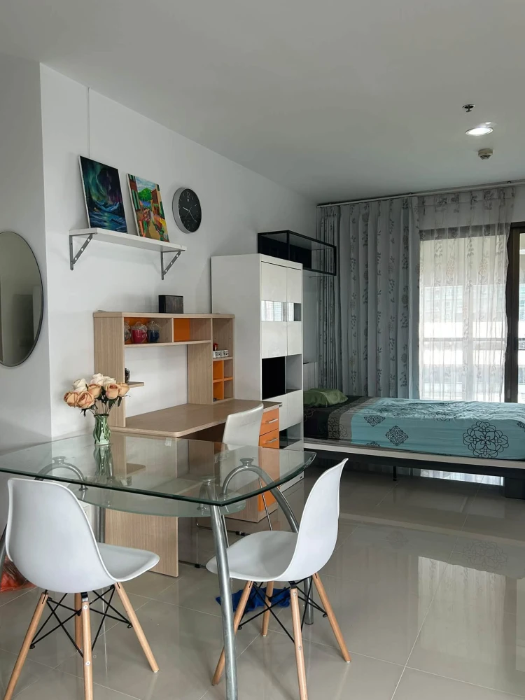 For Rent: Ideo Sathorn-Taksin Condo. Spacious and comfortable living with ample usable space and full amenities. Book now!