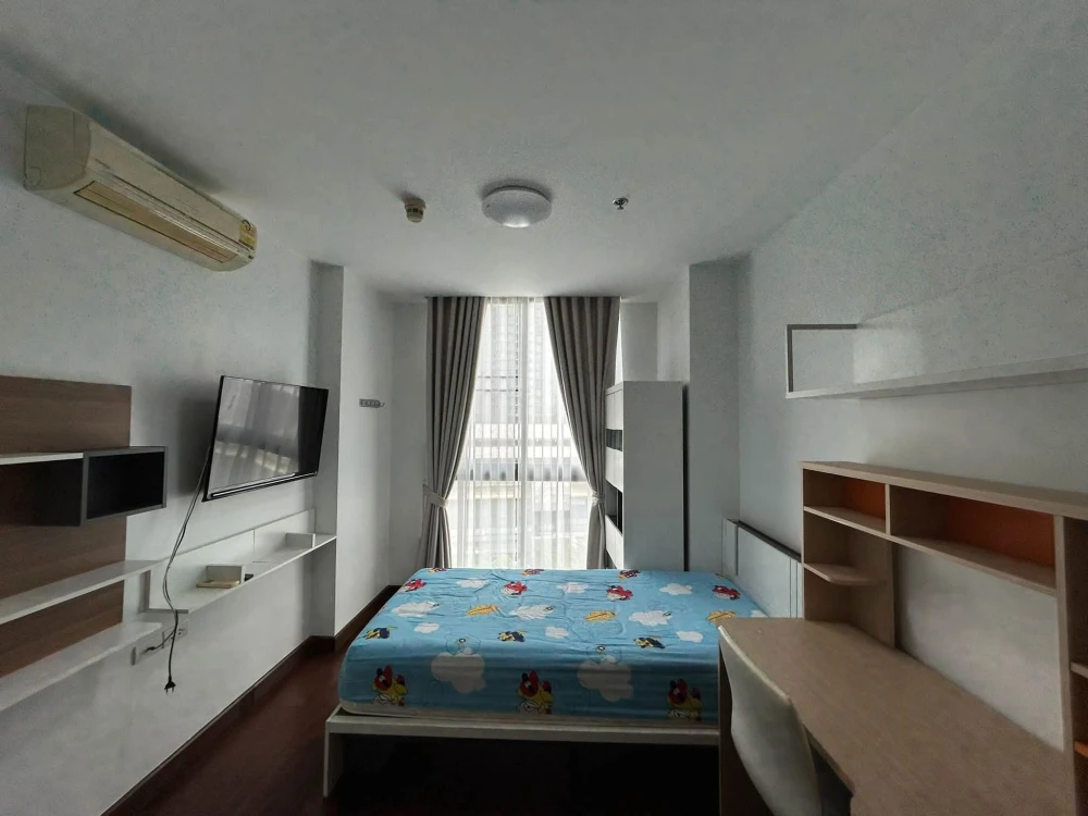 For Rent: Ideo Sathorn-Taksin Condo. Spacious and comfortable living with ample usable space and full amenities. Book now!