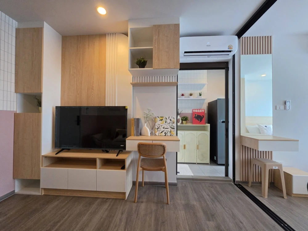 Condo for rent, Regent Home Wuttakat. Nicely decorated room with complete furniture and appliances. Ready to move in. Book now!