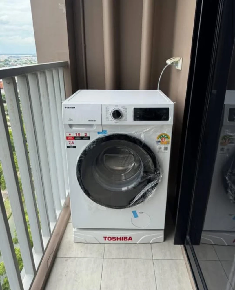 For rent: Common TU, 18th floor, high floor, corner room, comes with complete decoration. If interested, reserve now before you miss out.