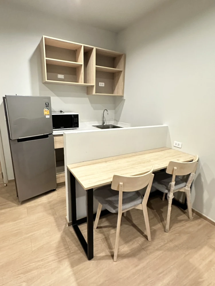 For rent, Common TU, 19th floor, high floor, fully furnished, ready to move in immediately. If interested, hurry and reserve now. Don't miss it.