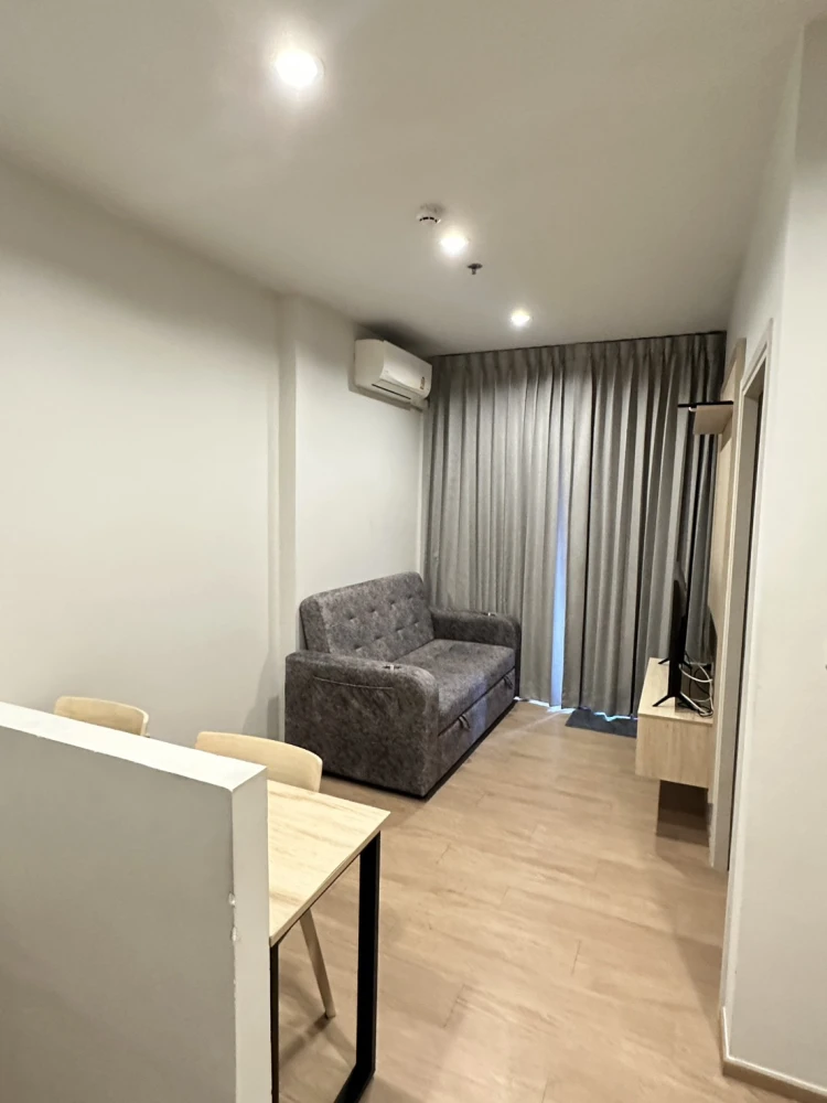 For rent, Common TU, 19th floor, high floor, fully furnished, ready to move in immediately. If interested, hurry and reserve now. Don't miss it.