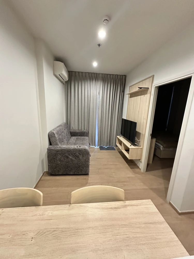 For rent, Common TU, 19th floor, high floor, fully furnished, ready to move in immediately. If interested, hurry and reserve now. Don't miss it.