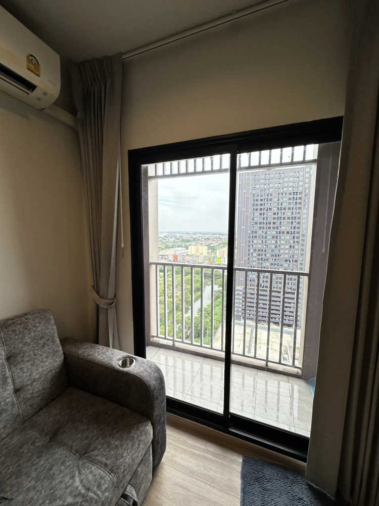 For rent, Common TU, 19th floor, high floor, fully furnished, ready to move in immediately. If interested, hurry and reserve now. Don't miss it.
