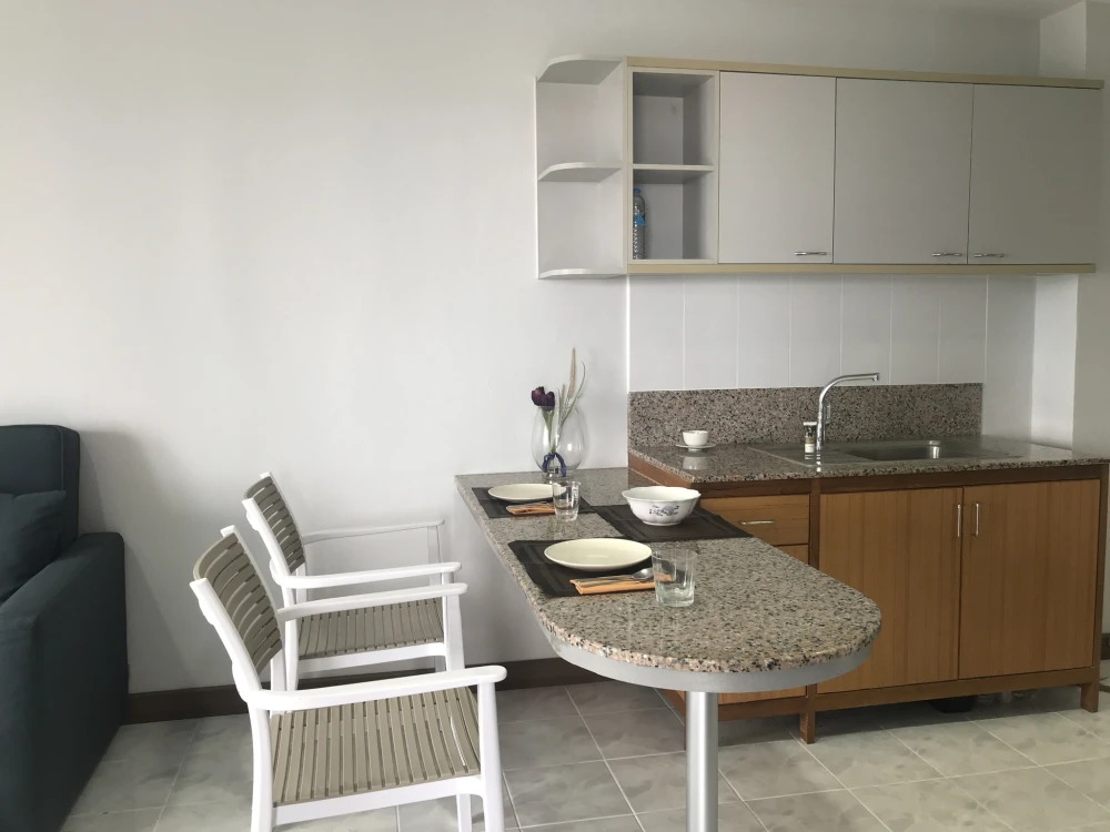 For rent: Commonwealth Condominium Pinklao, high floor unit, good ventilation, fully furnished. Book now!