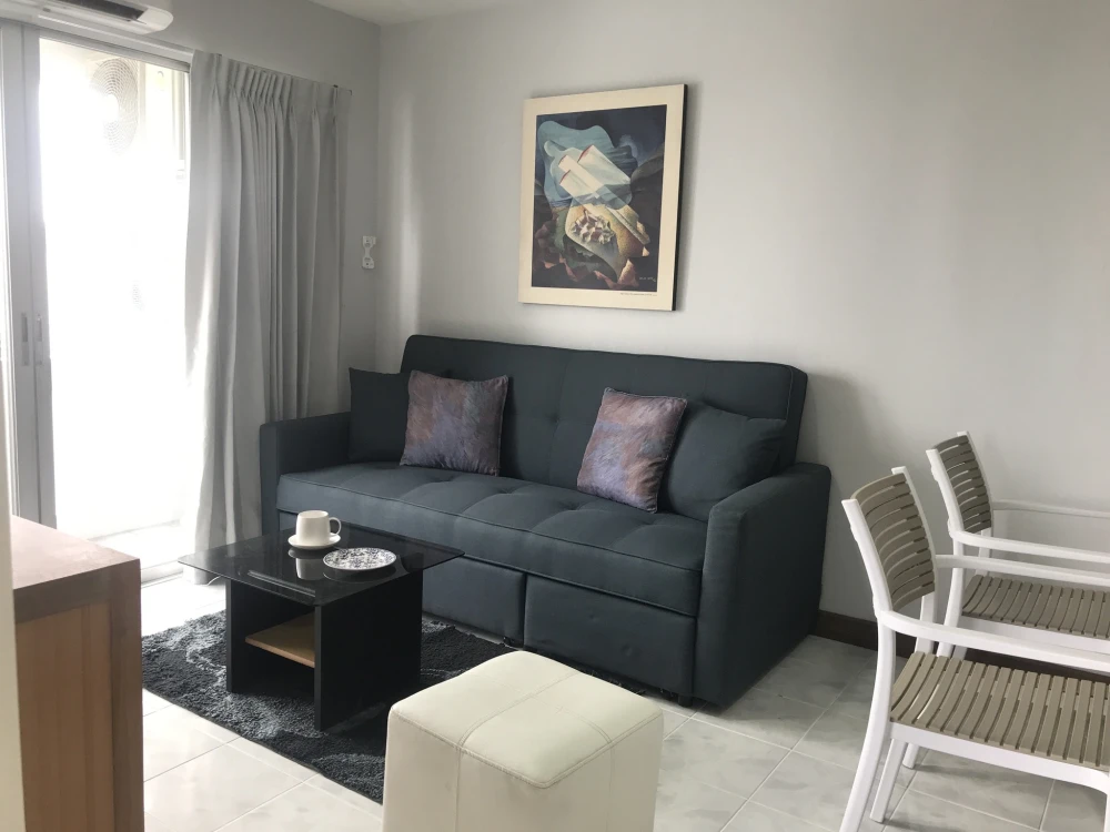 For rent: Commonwealth Condominium Pinklao, high floor unit, good ventilation, fully furnished. Book now!