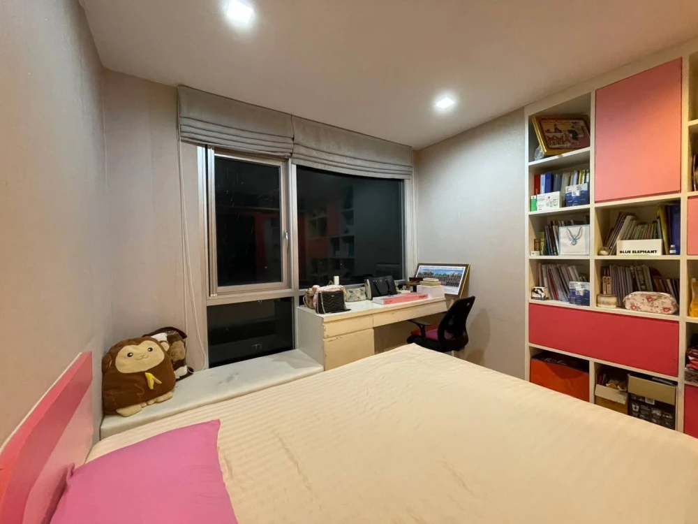 For rent: Casa Condo Ratchada-Ratchapruek, corner room, 2 bedrooms, 1 bathroom, with built-in furniture. Hurry and reserve now!