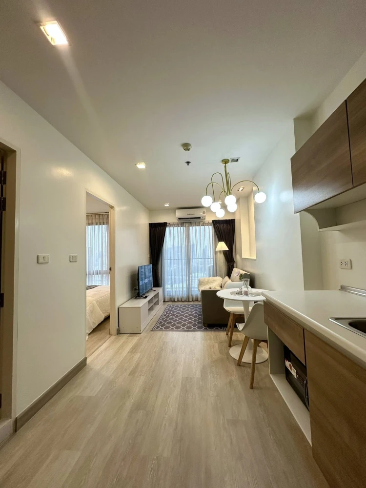 For rent: Casa Condo Asoke-Dindaeng. Nicely decorated unit with complete furniture and appliances. Just bring your belongings and move in! Don't miss