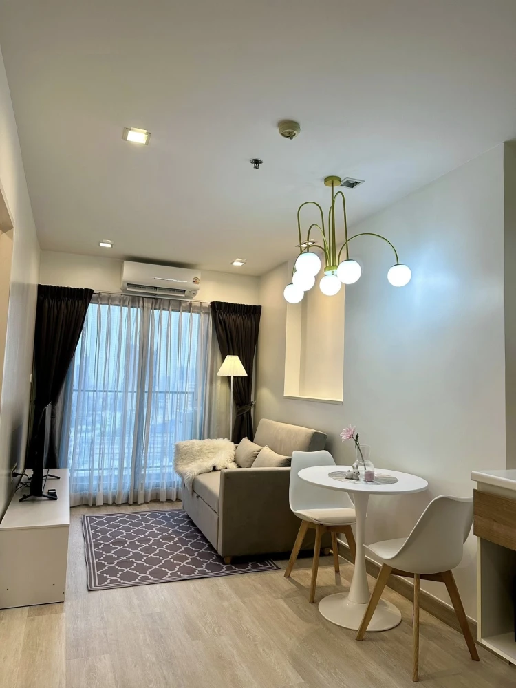 For rent: Casa Condo Asoke-Dindaeng. Nicely decorated unit with complete furniture and appliances. Just bring your belongings and move in! Don't miss