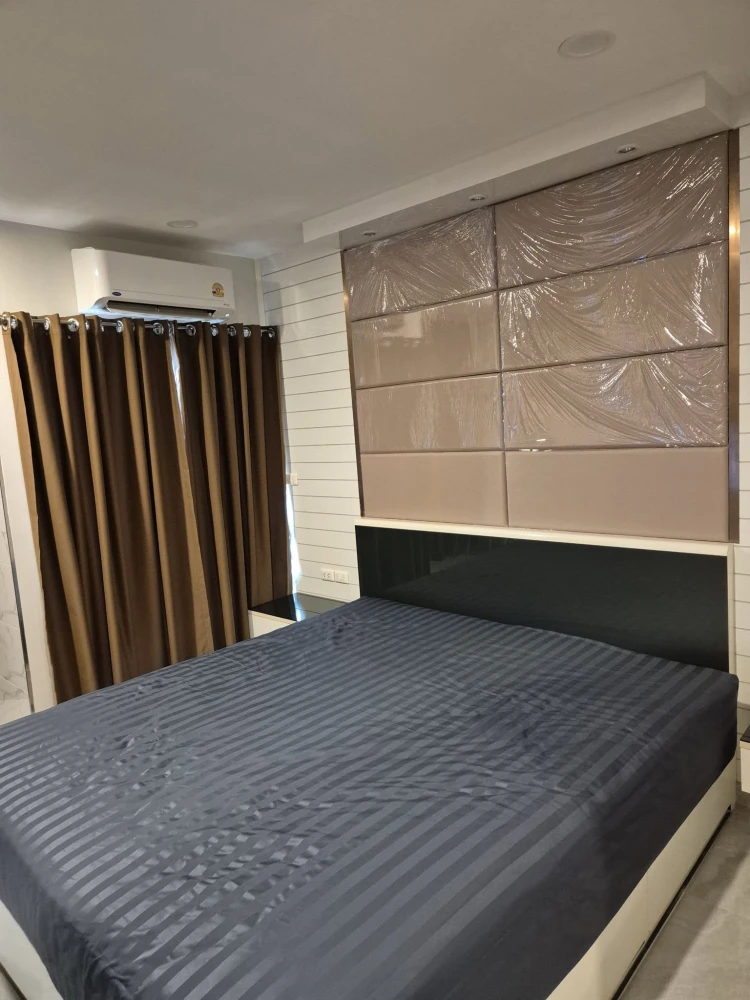For rent: Casa Ratchada-Ratchaphruek, right next to BTS Talat Phlu station. 0 meters from the condo exit to the station! Ready to move in immediately.