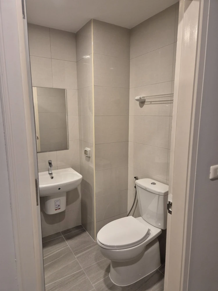 For rent: Casa Ratchada-Ratchaphruek, right next to BTS Talat Phlu station. 0 meters from the condo exit to the station! Ready to move in immediately.