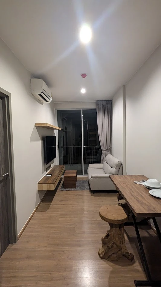 For rent, Q Prasanmit, fully furnished, Japanese style, 1st floor, no hassle, use the elevator, there is a garden behind the room, urgent