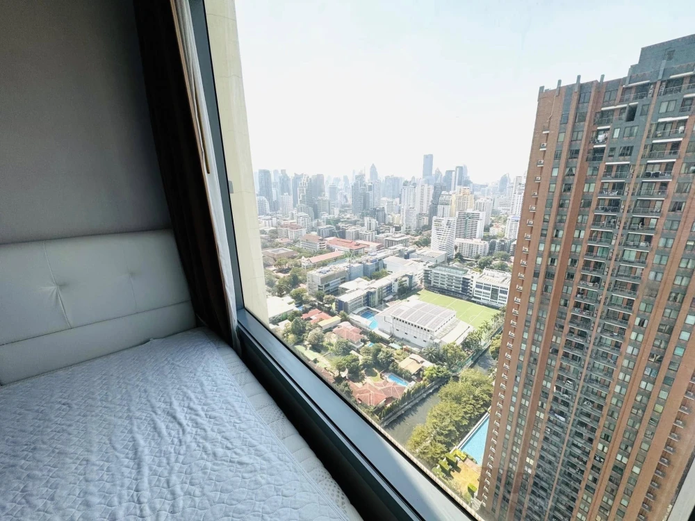 For rent or sale Q Asoke, spacious room, comes with usable space, great price, book now, don't miss out.